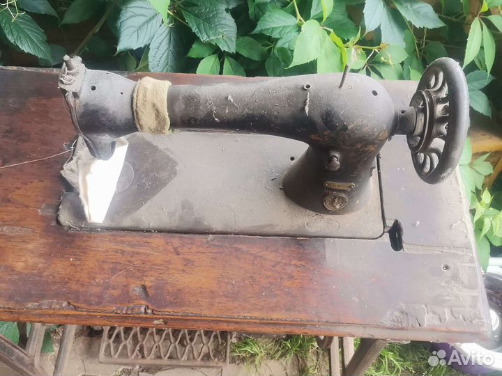 Швейная машинка zinger