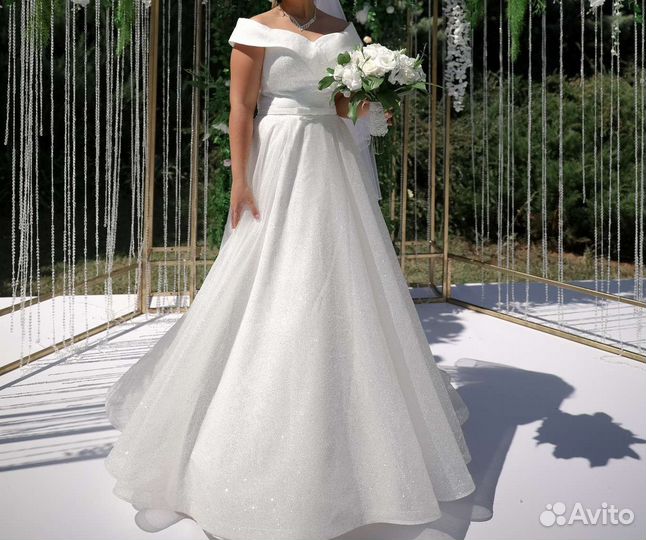 Свадебное платье со шлейфом в отличном состоянии