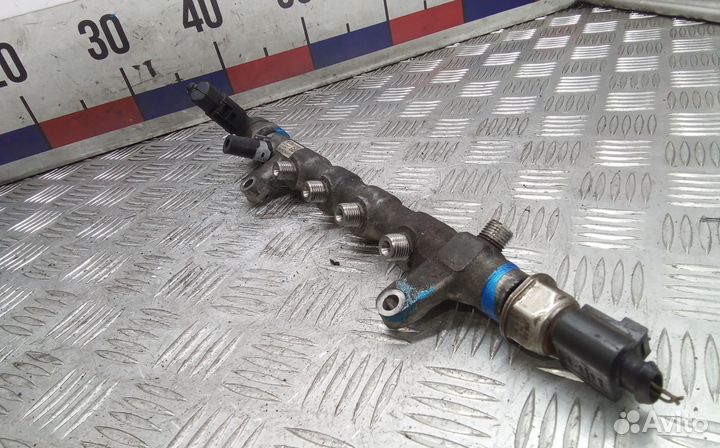 Топливная рампа дизельная volkswagen passat B7 2011