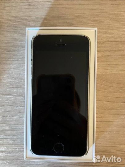 iPhone SE, 32 ГБ