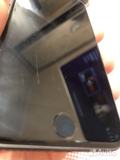 iPhone 8, 64 ГБ