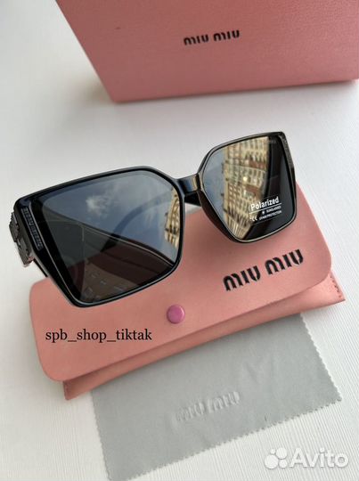 Солнцезащитные очки Miu Miu black