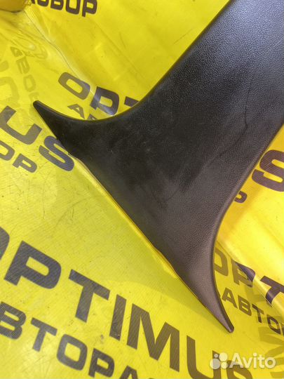 Накладка центральной стойки левая Nissan Note E11