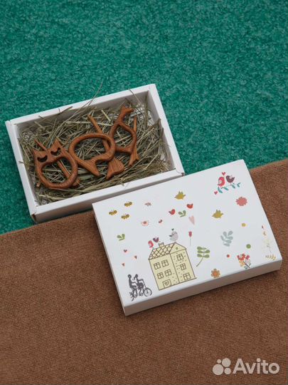 Брошки из дерева /дуб