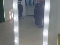 Зеркала с подсветкой на подставке с колесами