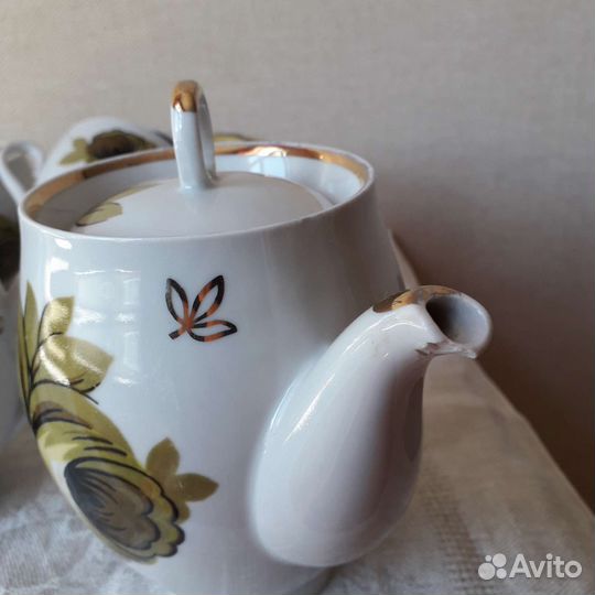 Маслёнка,сахарницы,чайник СССР