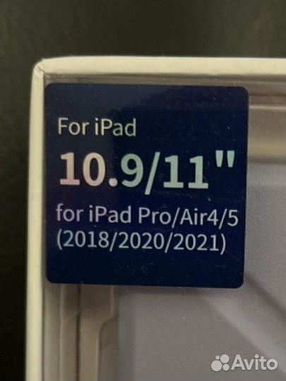 Чехлы: на iPad 10.9 (2022), на iPhone 11 pro