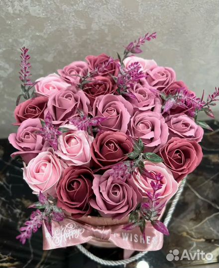 Букет из мыльных роз в шляпной коробке