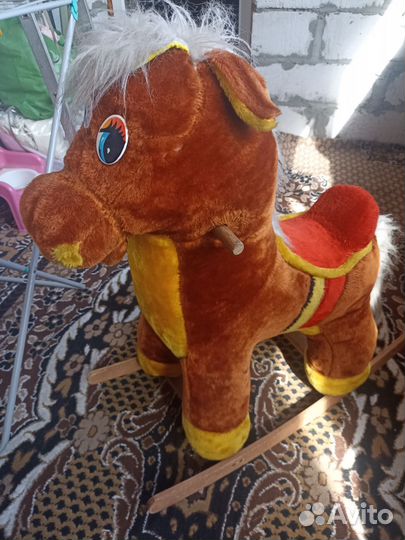 Детская качалка лошадь