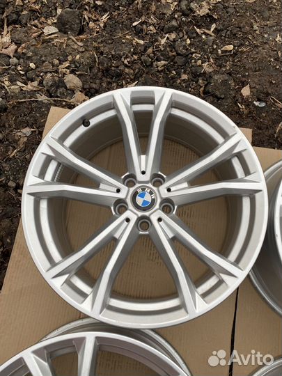 Диски оригинал BMW G70 7 r19 903 style