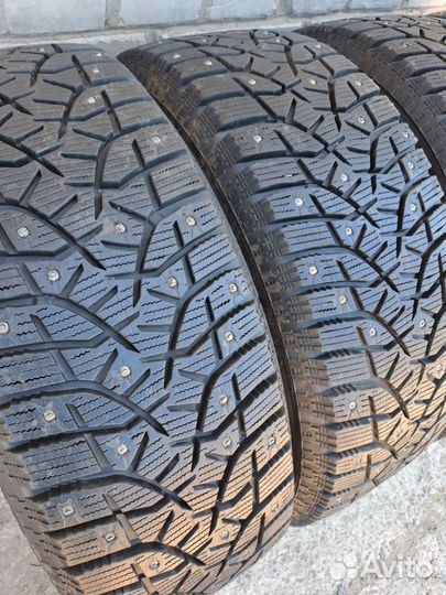 Bridgestone Blizzak Spike-02 215/60 R16