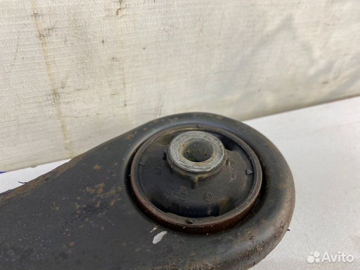 Рычаг подвески передний правый Mitsubishi