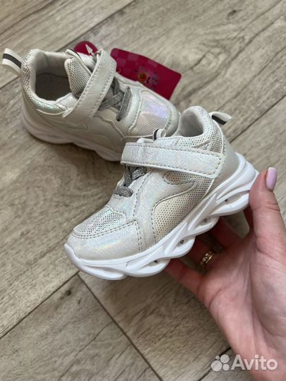 Кроссовки для девочки