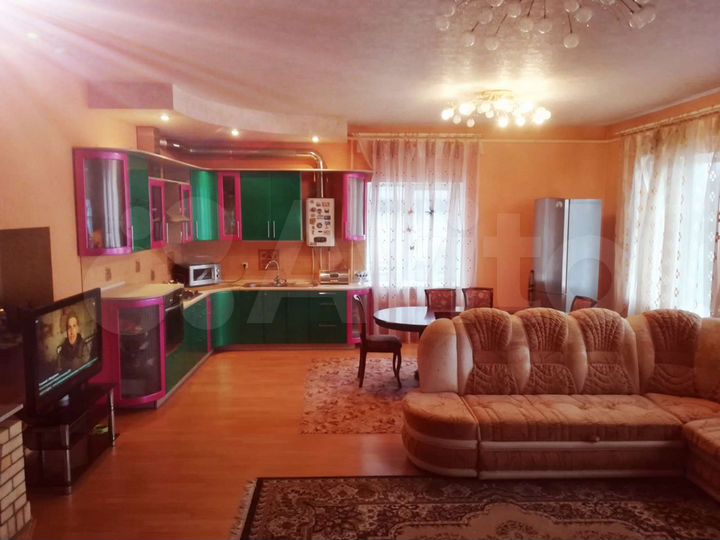 Дом 200 м² на участке 6,8 сот.