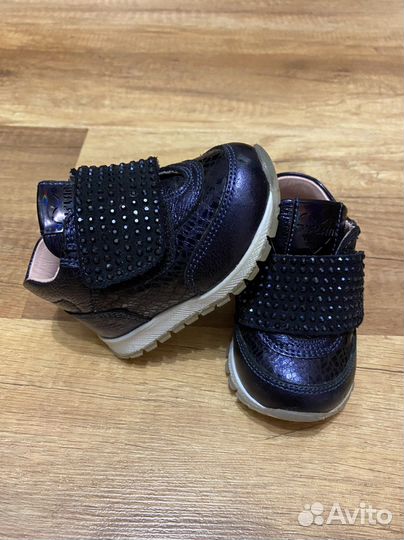 Кроссовки для девочки