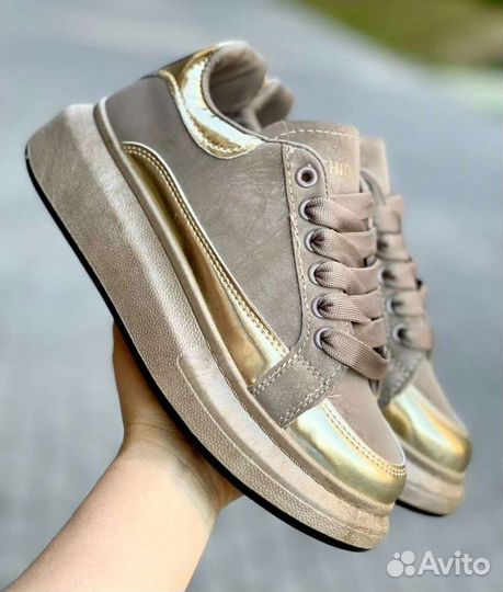 Кроссовки женские