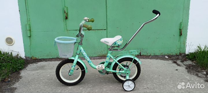 Детский велосипед с ручкой