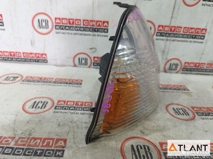 Габарит правый toyota grand hiace