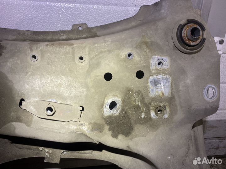 Передний подрамник Renault Megan 3