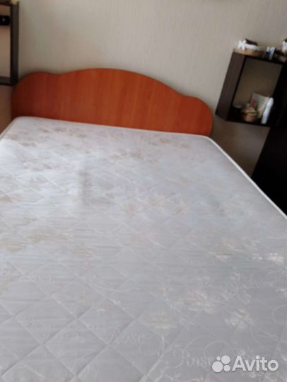 Кровать