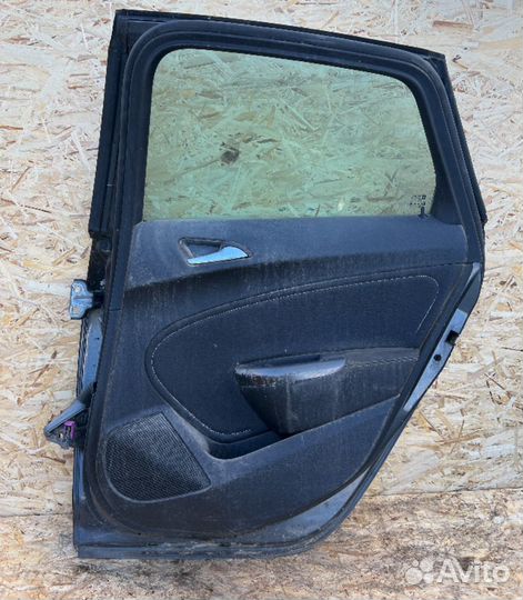 Дверь задняя правая Opel Astra J