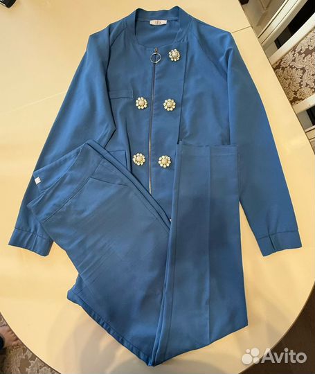 Костюм женский