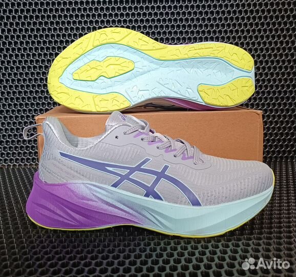 Кроссовки женские Asics Novablast 3