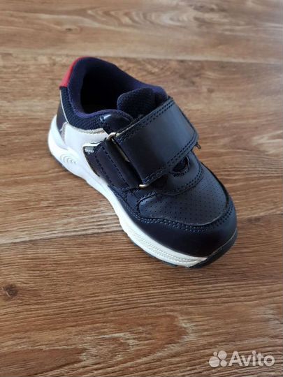 Кроссовки детские 23 размер
