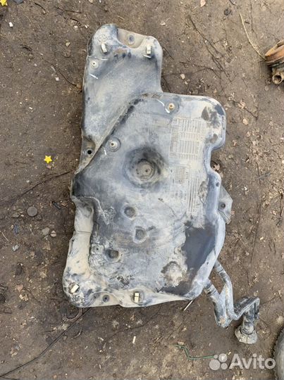 Бензобак Renault Logan