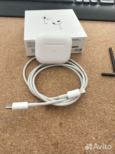 Продаю AirPods 3rd gen, 2 rd gen