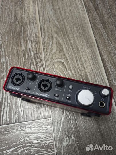 Звуковая карта Focusrite scarlett 2i2