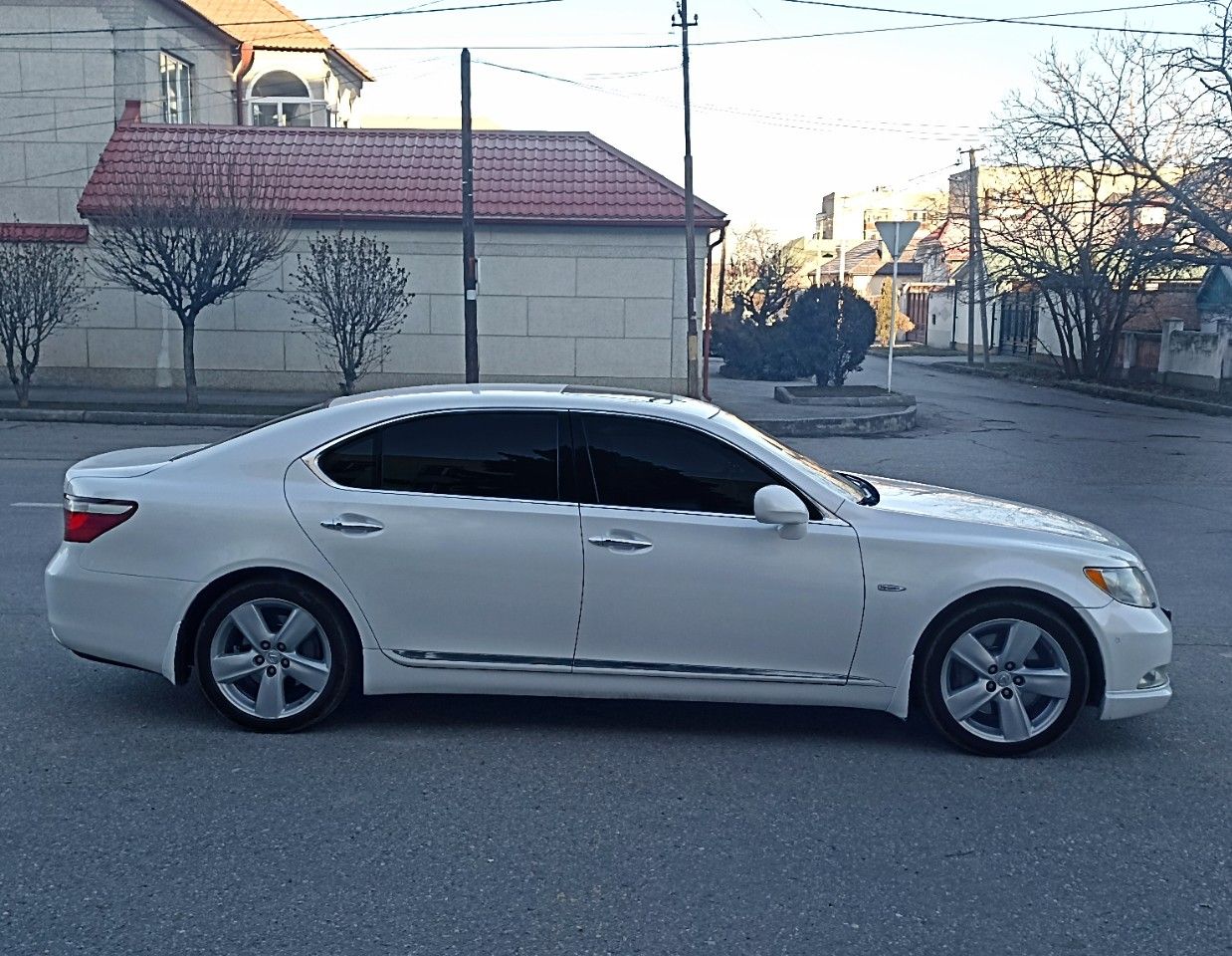 Lexus LS