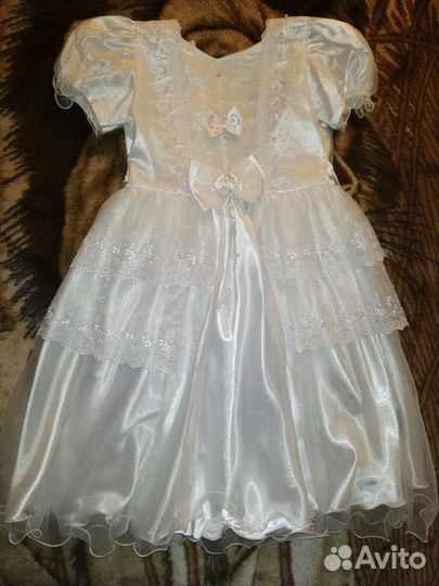 Платье очень красивое на 7-9лет
