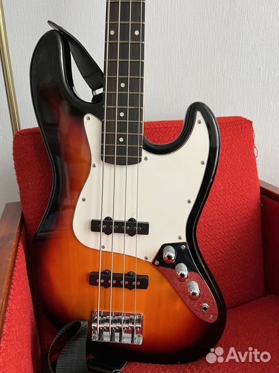 Бас гитара Suzuki jazz bass
