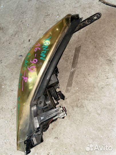 Дефект. Фара правая Xenon Nissan Wingroad Y11 рест