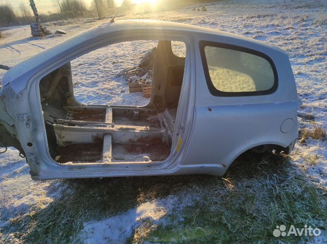 Кузов toyota yaris 1