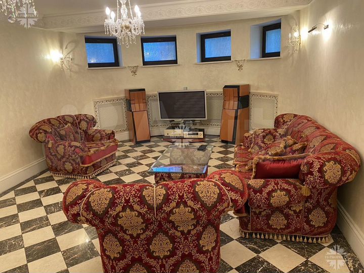 Коттедж 500 м² на участке 6 сот.