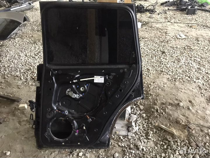 Дверь правая задняя Туарег 2006