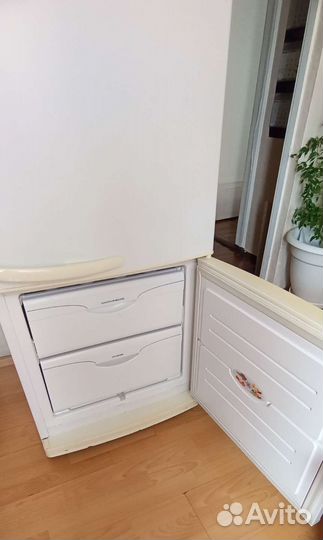 Холодильник двухкамерный бу