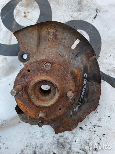 Хендай солярис 1 поворотный кулак левый