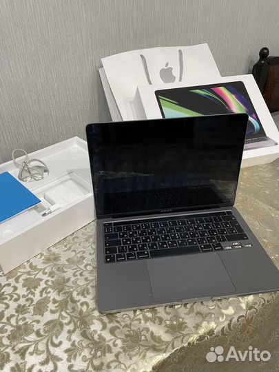Macbook pro 2020 8/256 m1
