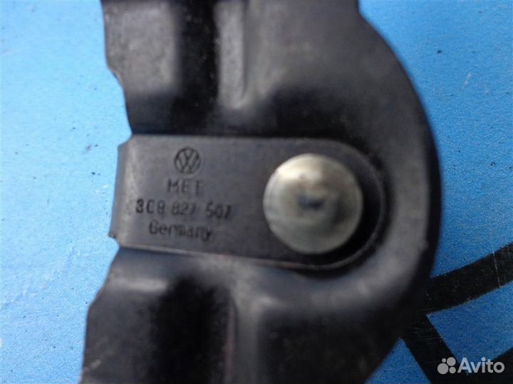 Ответная часть замка багажника VW Passat B6