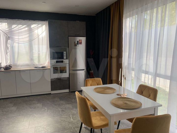 Коттедж 250 м² на участке 10 сот.