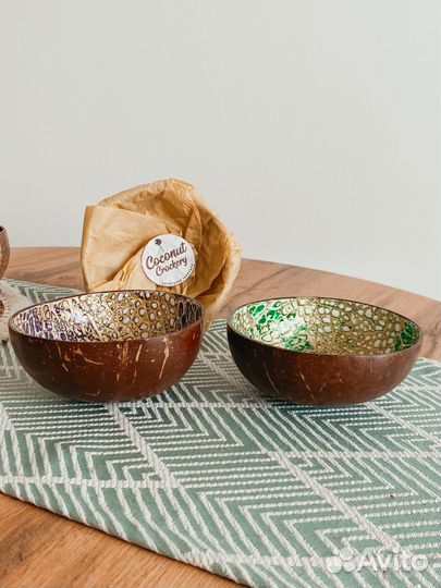 Миска тарелка из скорлупы кокоса с ракушками