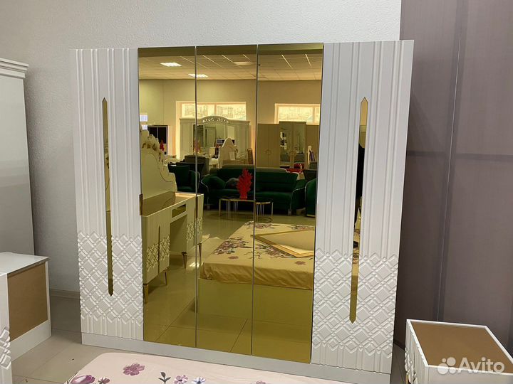 Спальный гарнитур