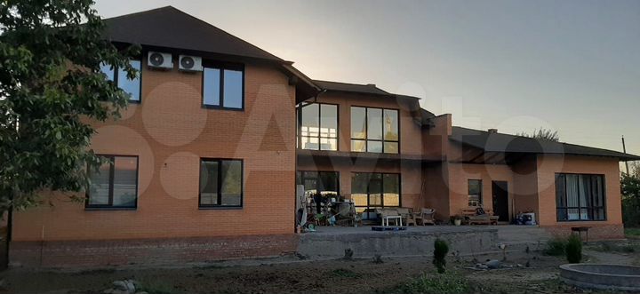 Дом 374 м² на участке 14 сот.