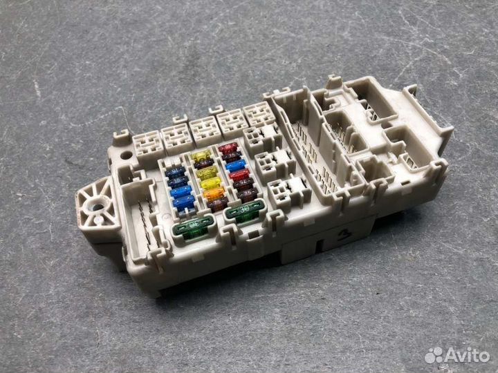 Блок предохранителей салонный Mitsubishi Lancer