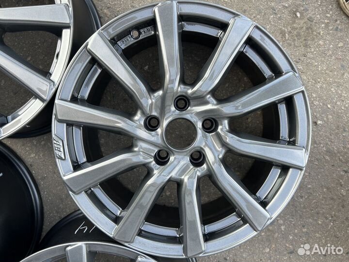 Комплект литых дисков R17 5x114.3 Dia 71.4