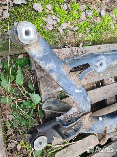 Подрамник задний Volkswagen Tiguan 1 2010