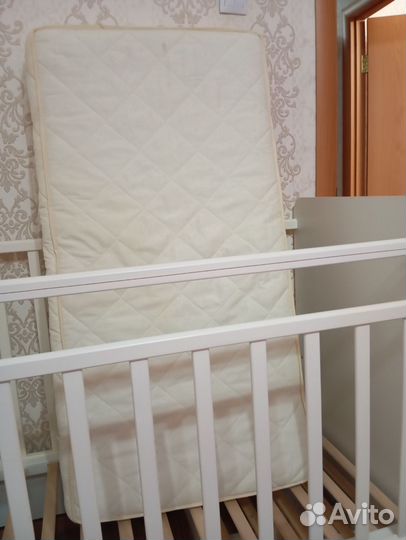 Детская кроватка, шкаф